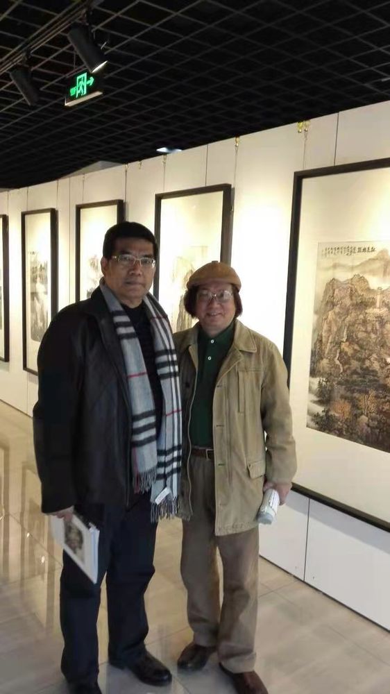 与好友 漫画家郑辛遥 在画展