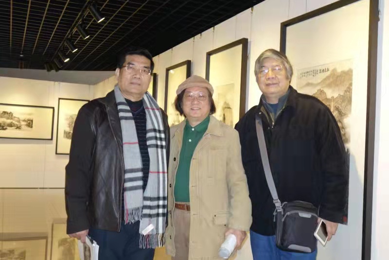 与好友漫画家 郑辛遥、沈天呈 一起